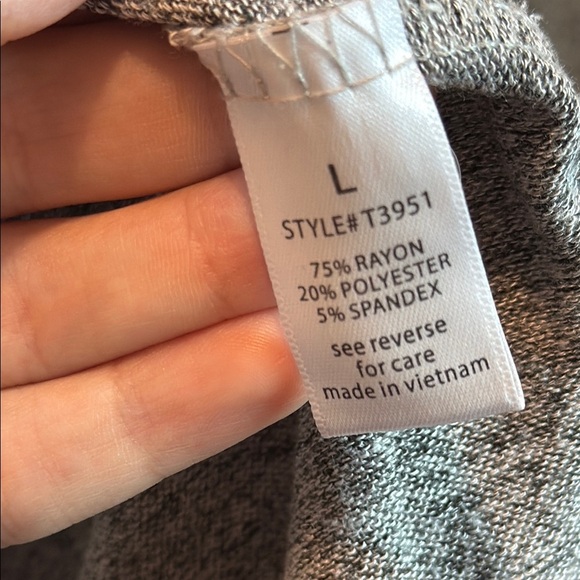 Active USA Large Lightweight Gray V-Neck Women's Top - Picture 5 of 6